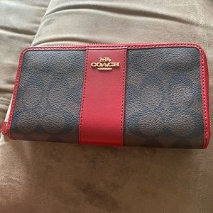 Coach zip wallet- Signature Canvas